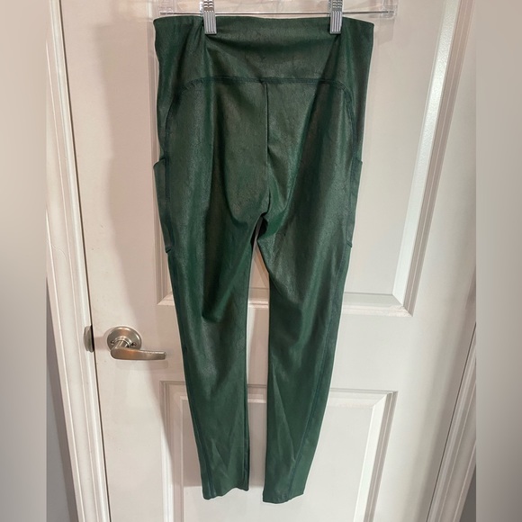 2 SAINTS Medium faux wax shimmer stretch legging pant green EUC - Picture 5 of 7